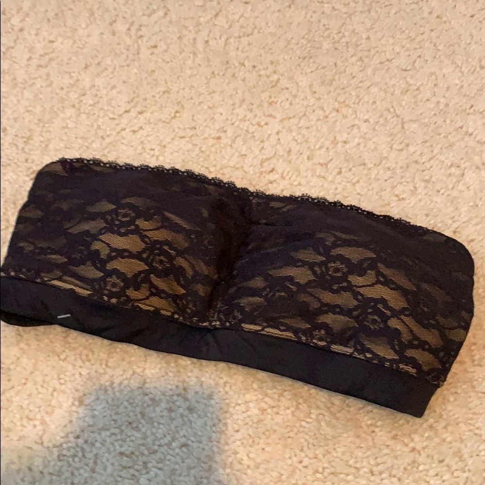 Lightly lined strapless bra